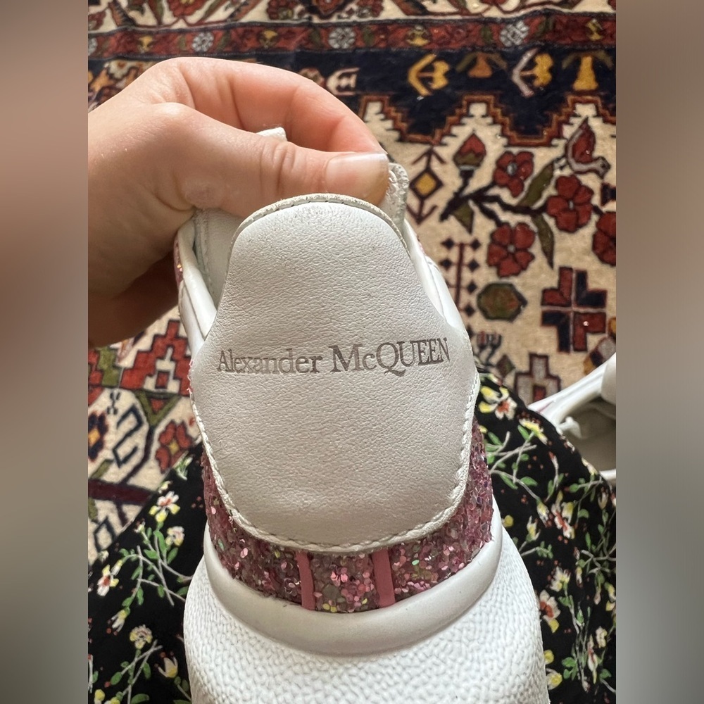 MCQUEEN
Little Girl's Oversized Glitter Sneakers, size EU 25 - Picture 2 of 13